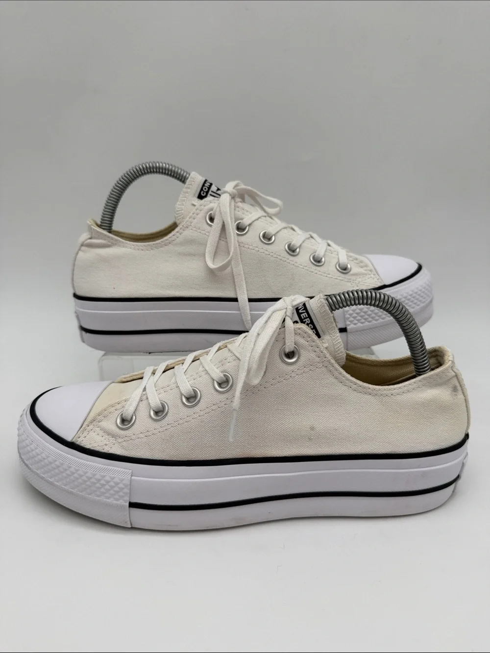 Converse Chuck Taylor All Star White Lift Low Platform Womens 8 Sneakers 560251F - Picture 1 of 16